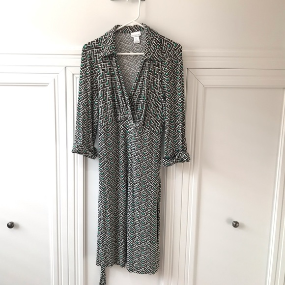 Motherhood Maternity Dresses & Skirts - Mod print faux wrap maternity dress